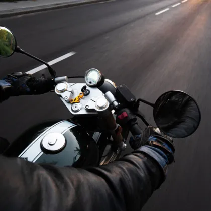 Моторист загина тази вечер при катастрофа край град Бяла Русенско