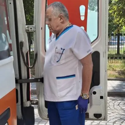 "Накичен в злато, но отношение - 0": Лекар от Спешна помощ се подигра на жена в беда?