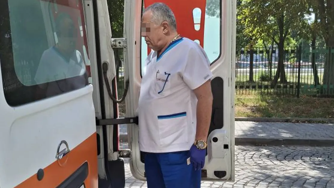 "Накичен в злато, но отношение - 0": Лекар от Спешна помощ се подигра на жена в беда?