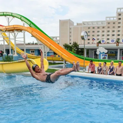 Първата група руски туристи пристигна тази седмица в новооткрития плажен