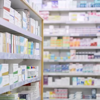 В резултат на масирани проверки в търговски обекти аптеки включително