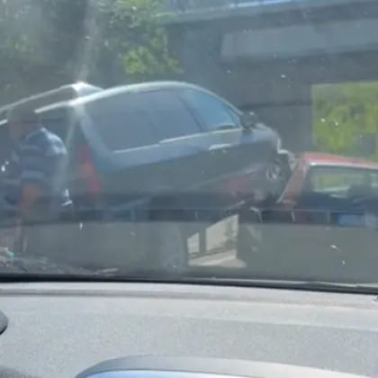 Зрелищна катастрофа е станала днес край Бургас Два леки автомобила