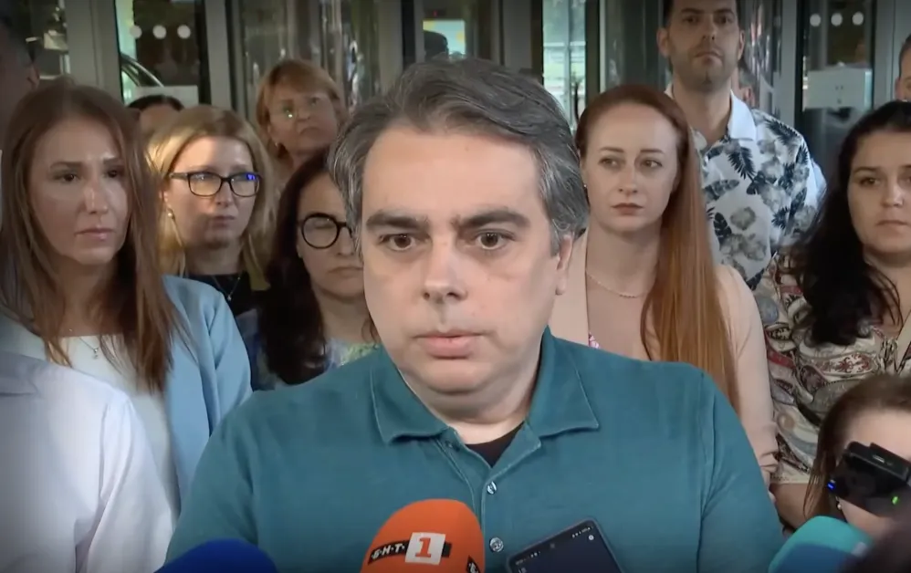 ПП предлагат три теми за вот на недоверие на ДБ