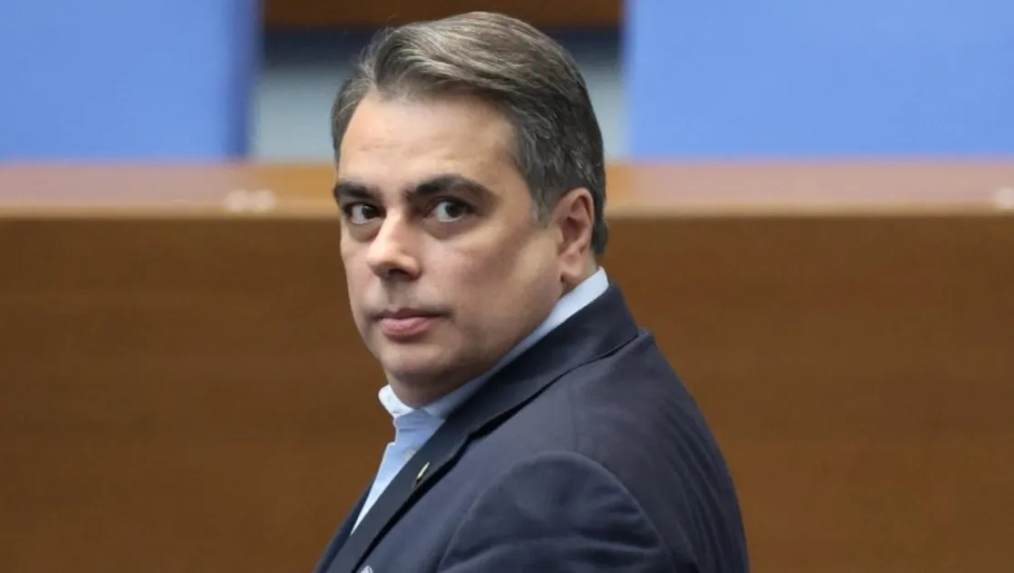 Асен Василев завежда дело за клевета срещу Пламенка Димитрова