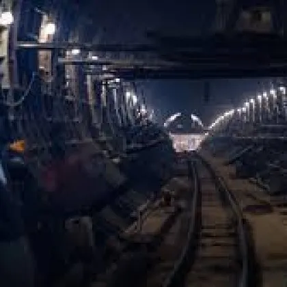 Мистериозна метална капсула наподобяваща топка за ръгби беше открита по