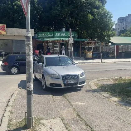 Епа Младост си е като у Враца! Паркираш където си поискаш СНИМКИ