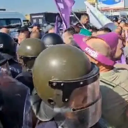 Сблъсъци между полиция и протестиращи край Пловдив Работещите в горските и