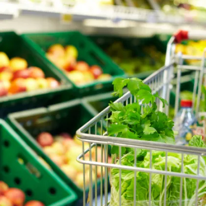 Леко изменение в цената на основните хранителни продукти се наблюдава