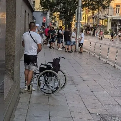 Софиянци: "Инвалид" мами хора в София, кара колело в свободното си време СНИМКА
