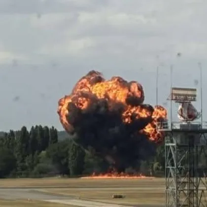 И четиримата души на борда загинаха когато лек самолет Beechcraft