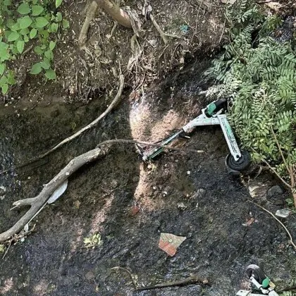 Електрически тротинетки се появиха на странно място в София и