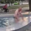 Пияни мъже се къпаха във фонтан в Русе