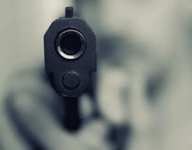 17-годишен откри стрелба по момче!