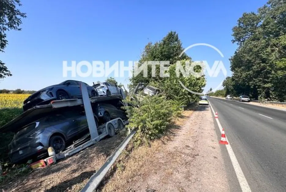 Автовоз се обърна на Подбалканския път СНИМКА