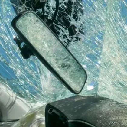 Мъж е загинал а жена е тежко пострадала при катастрофа