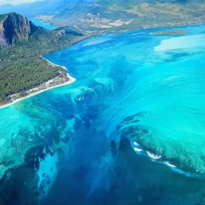 Водопадът в Датския проток е скрит под арктическите води и