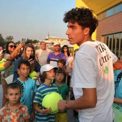 Иван Иванов се завърна във Варна след победата си на Уимбълдън при юношите След