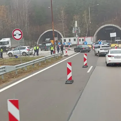 До 10 ч на 18 юли петък движението през тунел