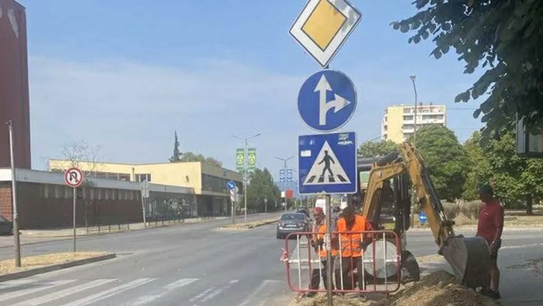 Нов светофар ще регулира трафика на натоварено кръстовище в Карлово