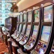 Младеж вилня в игрална зала, потроши ротативка