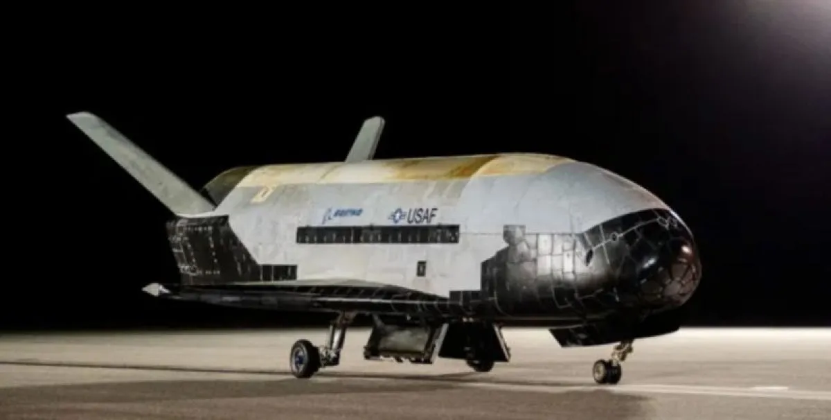 Тръмп отпуска 1 милиард долара за секретен космически самолет X-37B