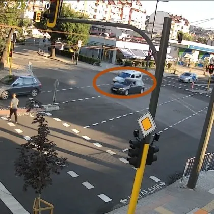 Няма и 24 часа откакто движението новоремонтираната столична улица Опълченска