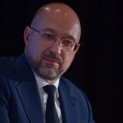 Украинският парламент подкрепи оставката на премиера Денис Шмигал което означава