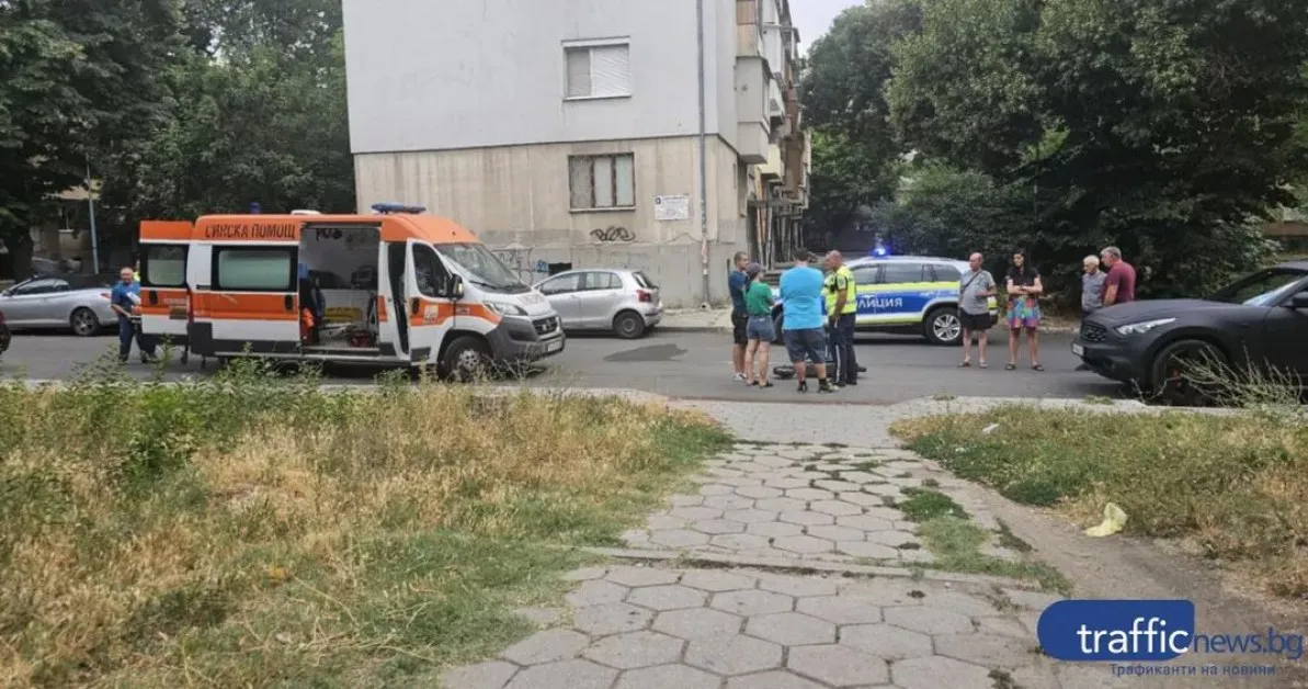 Кола помете двама с тротинетка в Пловдив, водачът избяга СНИМКИ