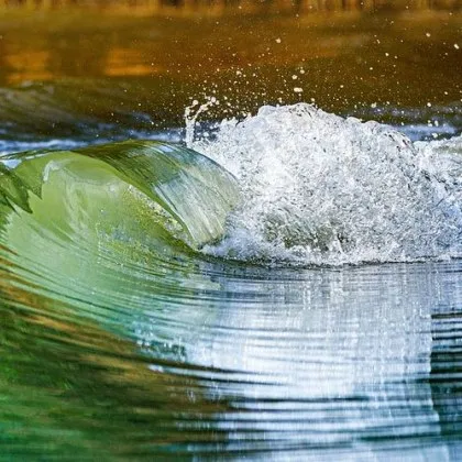 Най малко четирима души са загинали а повече от 1300 са