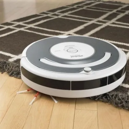 Семейна двойка получила неочаквано известие от роботизираната си прахосмукачка за