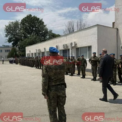 Желязков пристигна на авиобаза Крумово, проверява готовността на армията за реакция при пожари