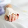 Полицаи помогнаха за спасяването на 2-годишно дете