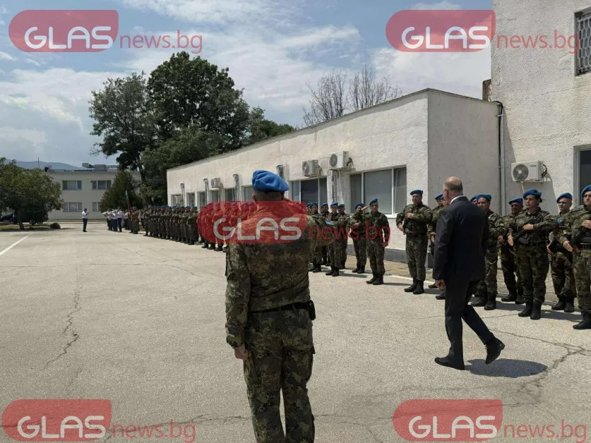 Желязков пристигна на авиобаза Крумово, проверява готовността на армията за реакция при пожари