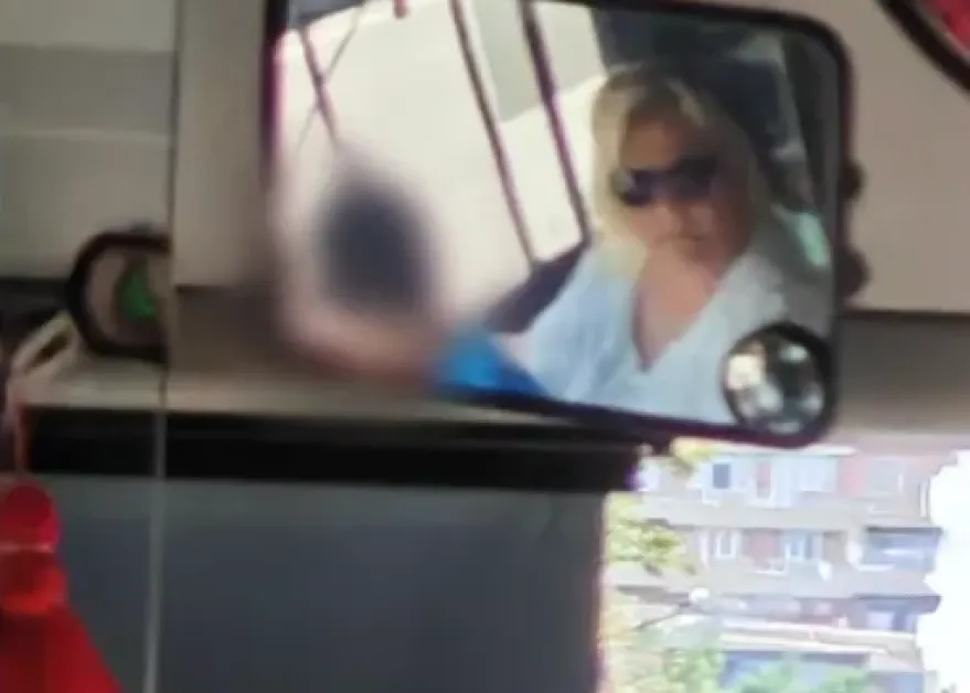 Ето какво наказание получи шофьорката на тролей, возила дете в скута си