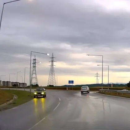 Емблематичното кръгово кръстовище Елипсата свързващо София с Банкя отново стана