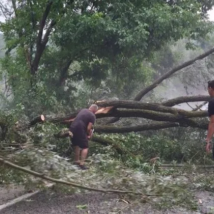Вечерта на 17 юли донесе мощна буря над части от