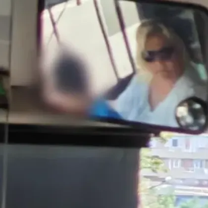 Ето какво наказание получи шофьорката на тролей, возила дете в скута си