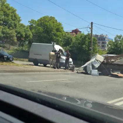 Катастрофа с каруца в София СНИМКА