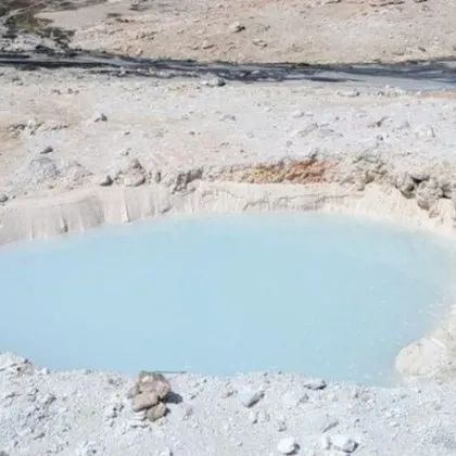 През април 2025 г геолози от Националния парк Йелоустоун посетиха