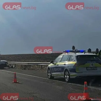 Сблъсъкът на АМ Тракия: Колата е пометена в аварийната, ранен е столичанин СНИМКИ