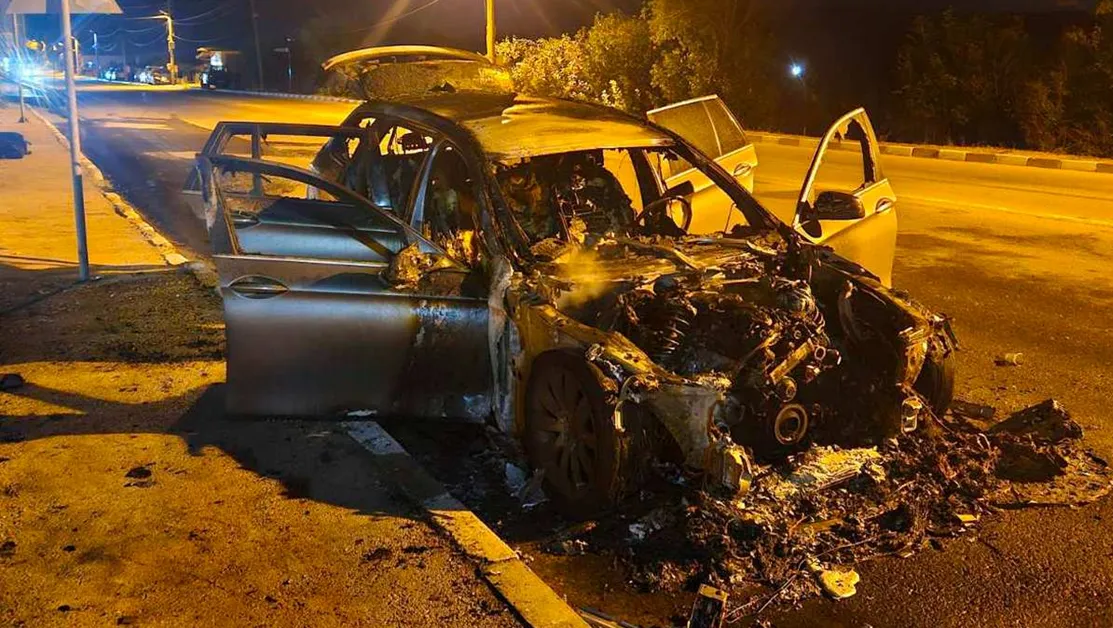 Автомобил се запали в движение и изгоря край Обзор