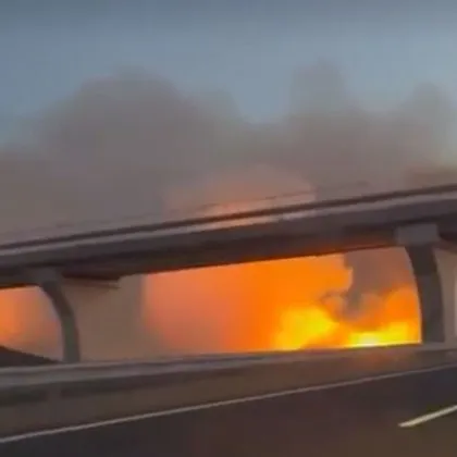 Пожар избухна в близост до автомагистрала Тракия в района на