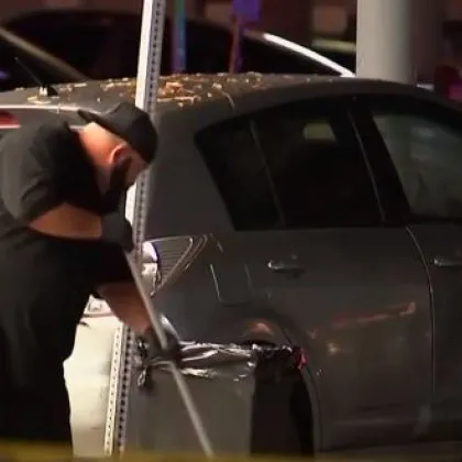 Полицията в Лос Анджелис съобщи че е открила прострелян мъжа