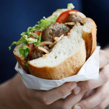 В Гърция туристи на полуостров Халкидики пострадаха от хранително отравяне