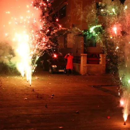 Най малко 19 души бяха ранени при инцидент с фойерверк по