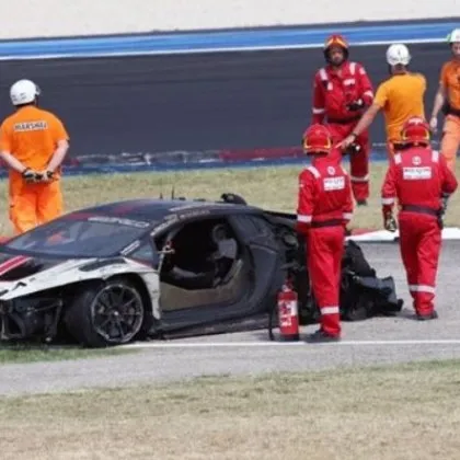 Български пилот се отърва без сериозни наранявания след много тежък