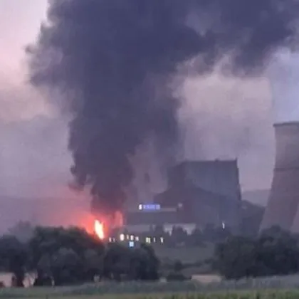 Голям пожар гори в ТЕЦ Бобов дол Пламъците са обхванали