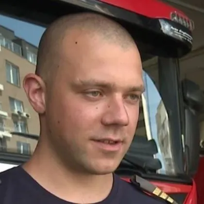 С 5 месечно бебе в колата на път от морето към