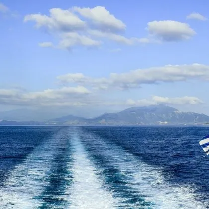 Двама българи руснак и грък са били спасени от повреден