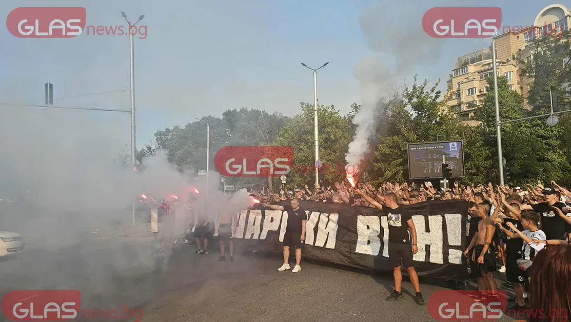 "Крушарски вън": Фенове на Локо Пд излязоха на протест СНИМКИ+ВИДЕО